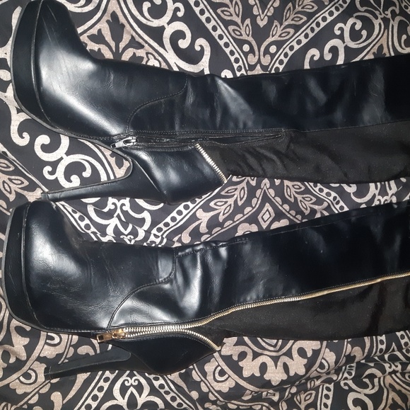 Knee high boots - Picture 2 of 2